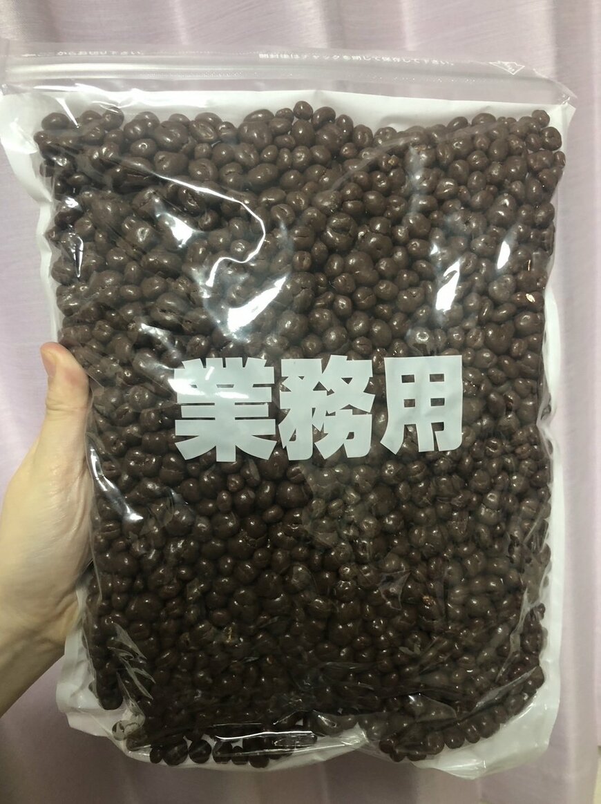 業務用と書かれた麦チョコの大袋