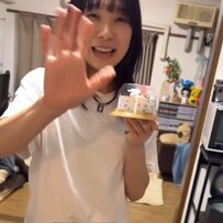 【17歳差夫婦】出かける夫「え、寂しくないん？」　年上妻の反応は…夫婦のギャップが可愛い【ラブラブ動画】が話題