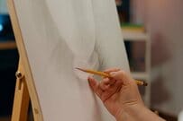 「苦手なデッサン」を続けてきた男性　本物のような質感の絵に「凄すぎ」「本当に繊細」