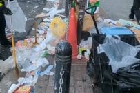 正月明けの渋谷の街が「地獄絵図」に…　路面を埋め尽くす「ゴミの量」に怒りの声