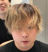「面接、行ってきます」湿気による癖毛とブリーチのダメージに悩んでいた男性…プロの施術で「艶やか暗髪ショート」にスタイルチェンジ