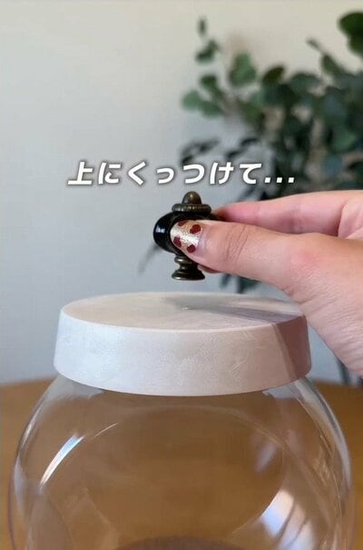 蓋にレトロなつまみを取り付け