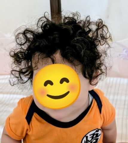 1歳から2歳で髪質チェンジ「天パのくるっくる天使」が…　なぜか「どストレート」に変身