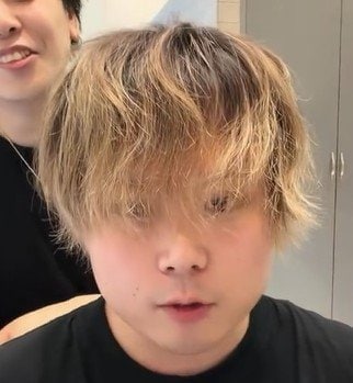 「面接、行ってきます」湿気による癖毛とブリーチのダメージに悩んでいた男性…プロの施術で「艶やか暗髪ショート」にスタイルチェンジ