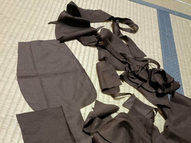 「諦めんなよ？！」100均の布でシャツを自作 220円でフリルまで生み出す技術に 「すごい錬成！！」