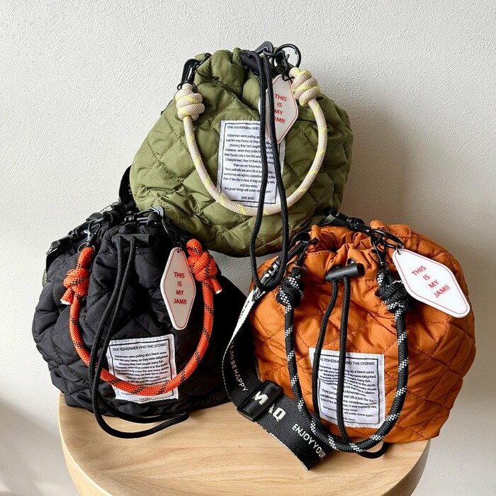 オンラインストアにて受注生産での予約販売となっています