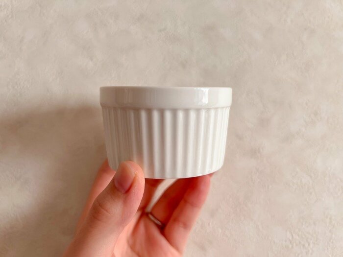 波打ったようなシルエットは、どんな料理にも合うデザインです