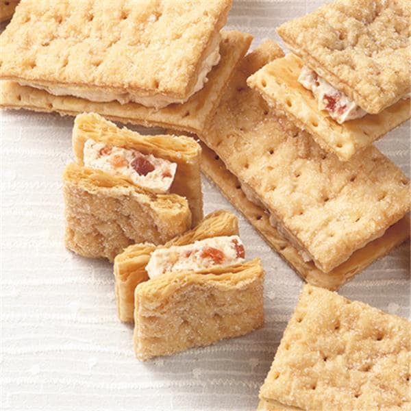 アカシアはちみつを合わせたマルメロゼリーとレモンチョコクリームをパイでサンドした「いつか来た道」