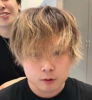 「面接、行ってきます」湿気による癖毛とブリーチのダメージに悩んでいた男性…プロの施術で「艶やか暗髪ショート」にスタイルチェンジ