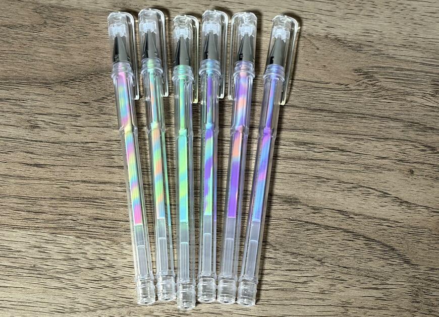 筆者撮影（ダイソー、ボールペン（レインボー、中性、2本、A）・ボールペン（レインボー、中性、2本、B）・ボールペン（レインボー、中性、2本、C））