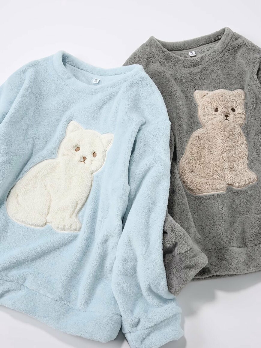 出所：GU公式　マシュマロフィールプルオーバー（ネコ）