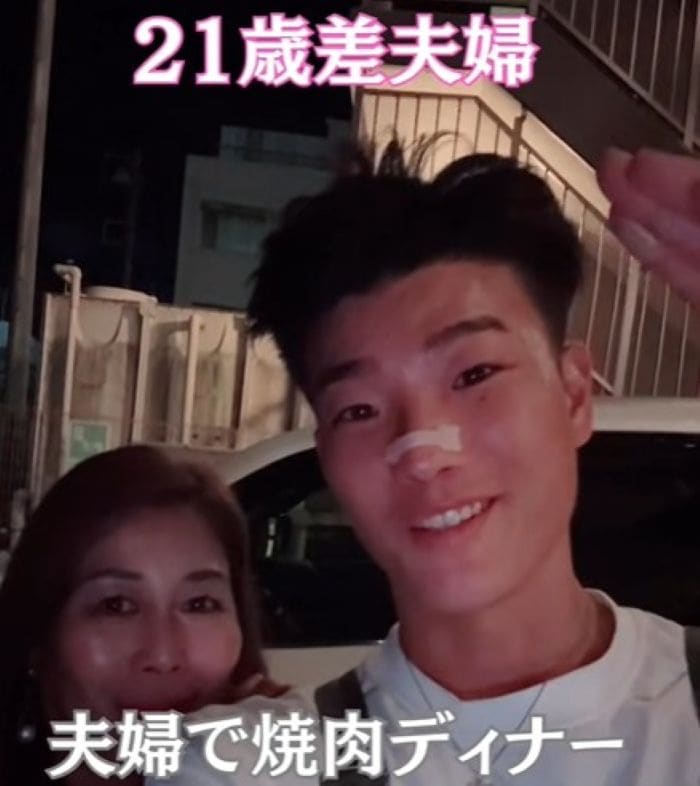 【21歳差夫婦】54歳妻と33歳夫の「幸せあふれる焼肉ディナー」にホッコリ！年の差を感じさせないコミュニケーションに反響