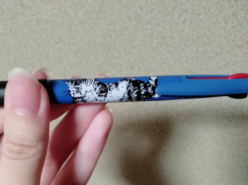 筆者撮影（ダイソー、3色ボールペン（わちふぃーるど））