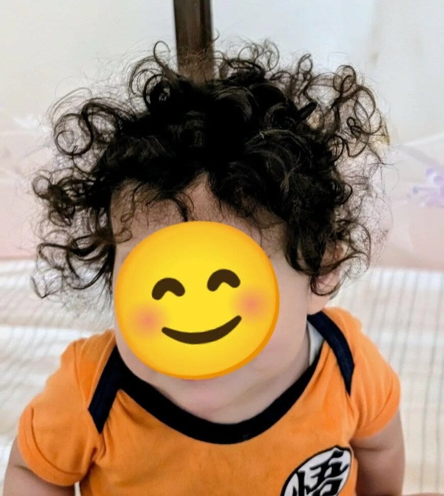 1歳から2歳で髪質チェンジ「天パのくるっくる天使」が…　なぜか「どストレート」に変身