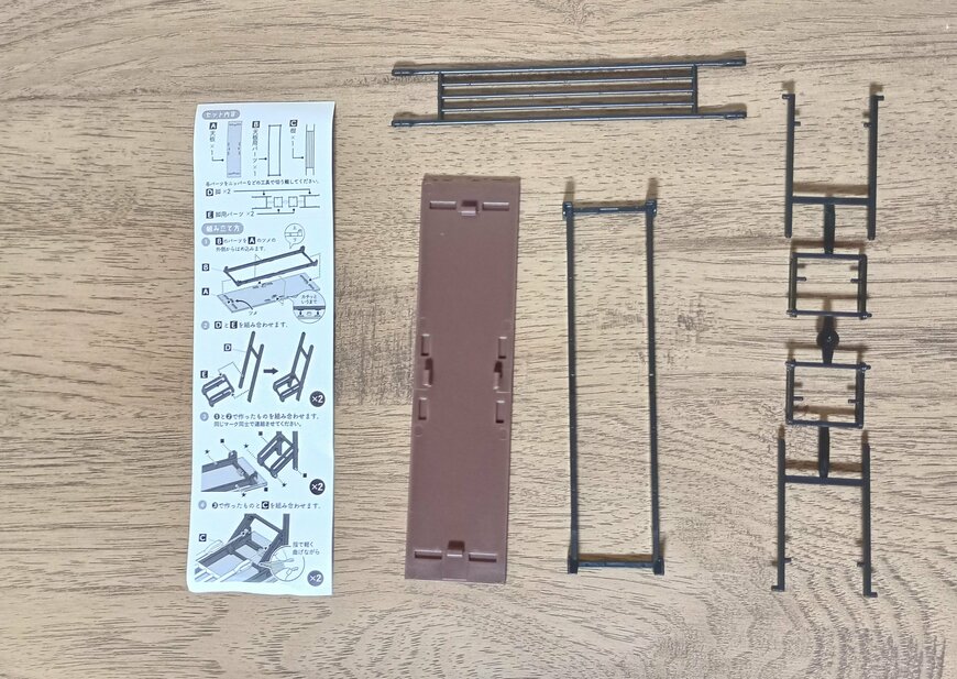 筆者撮影（山田化学株式会社、ミニチュア会議机）