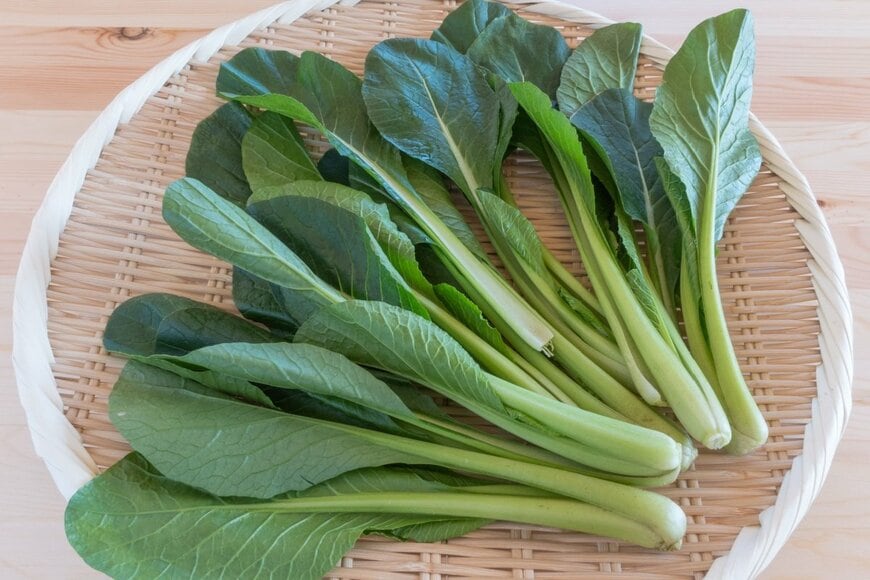 小松菜の株が、ざるに乗っている。
