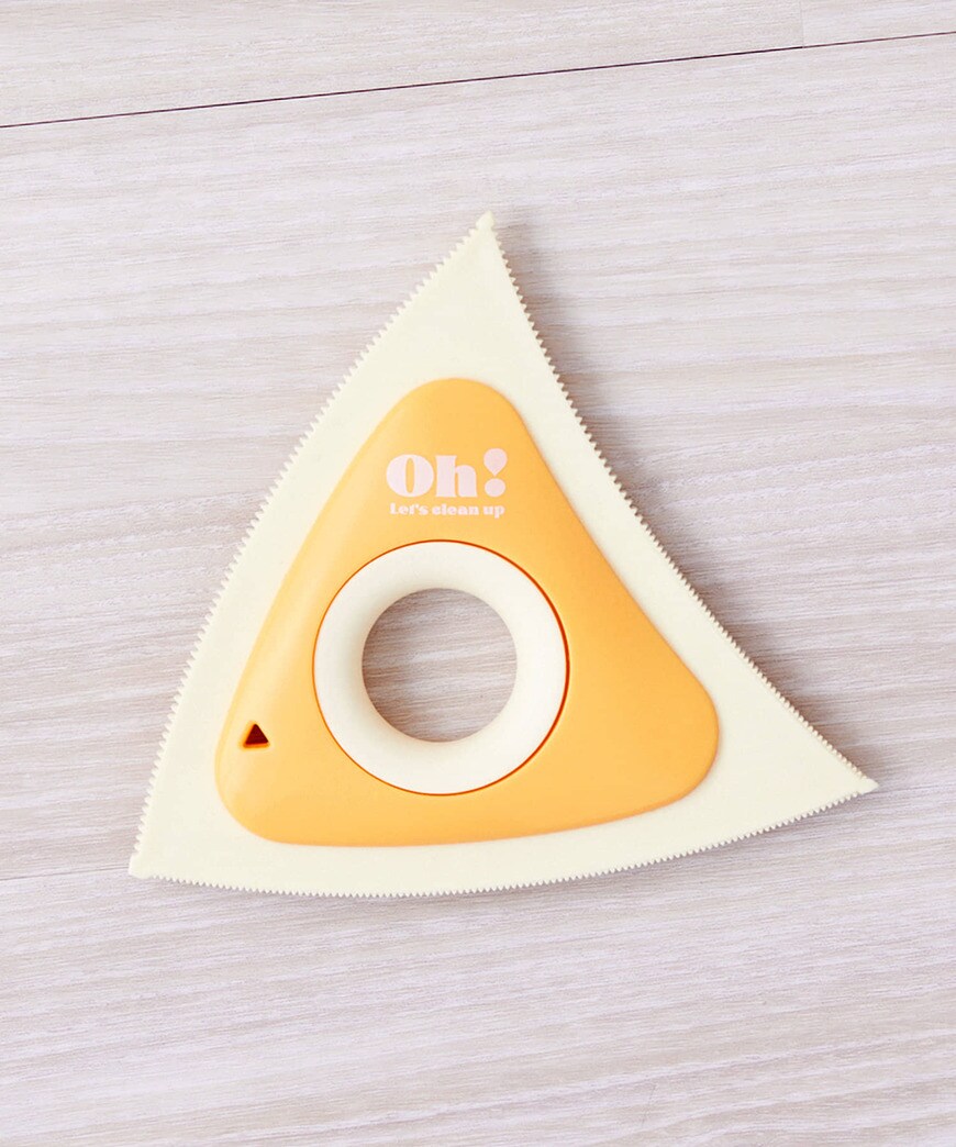 狭いスペースの掃除にも使える手裏剣型のブラシ