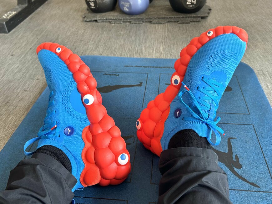 存在感抜群のミャクミャクスニーカー