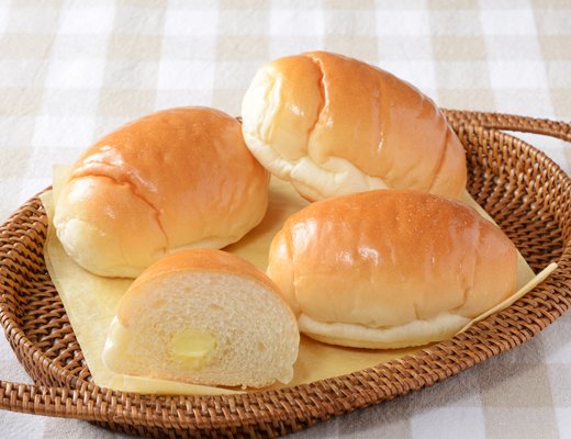 ローソンの新商品:国産小麦のマーガリン入りバターロール 4個入