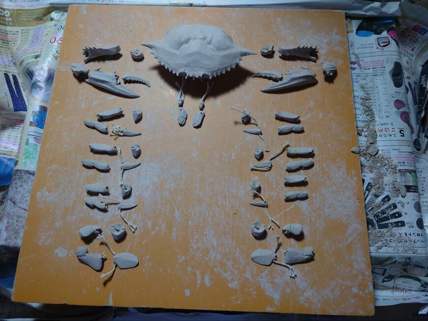 カニを制作している様子