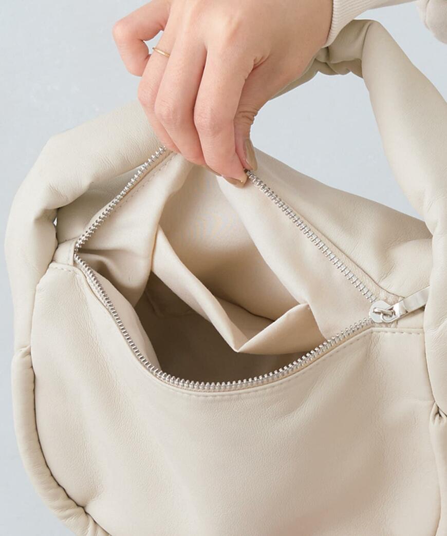 3COINS、レザー調パファーハンドバッグ画像