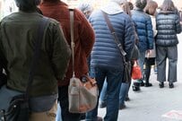 山梨名物「信玄餅詰め放題」に参加しようとしたが…　あまりにも過酷すぎる「整理券配布状況」が話題