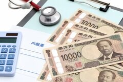 【後期高齢者医療保険料】平均月額「7989円」と増額へ！都道府県別「保険料が高い・安い」ランキング！