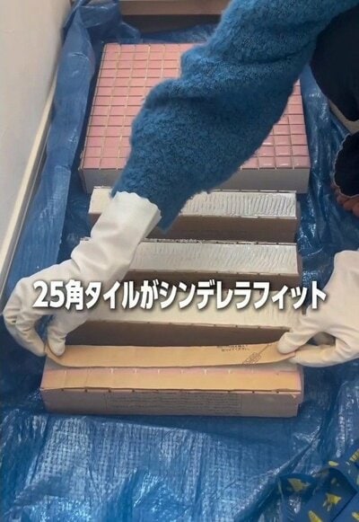 ミニテーブルに貼る25角のタイル