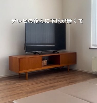 【戸建てDIY】下地がない〈テレビ裏の壁〉→賃貸OKな石膏ピンで〈壁掛けテレビ〉を実現！