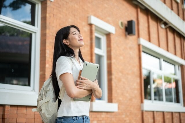 【大学の学費】4年間の総額は国立「242万5200円」私立「480万2841円」。令和7年度の最新調査で確認する