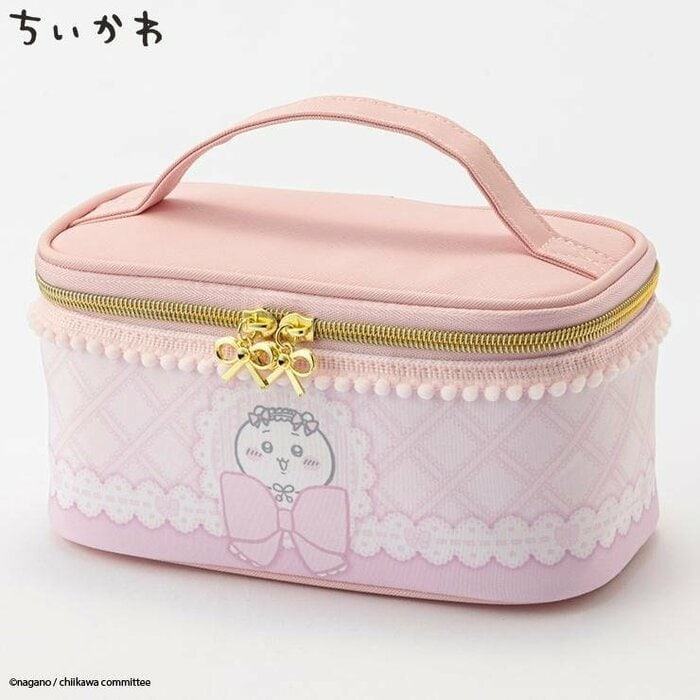 横幅20cmに対してマチ幅が10cmという、絶妙にスリムなサイズ設計