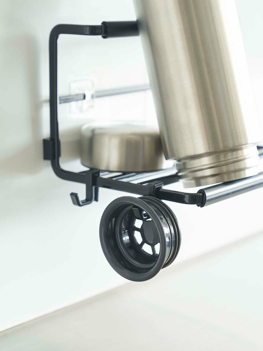 出所：山崎実業公式　フィルムフックワイドジャグボトルホルダー タワー S