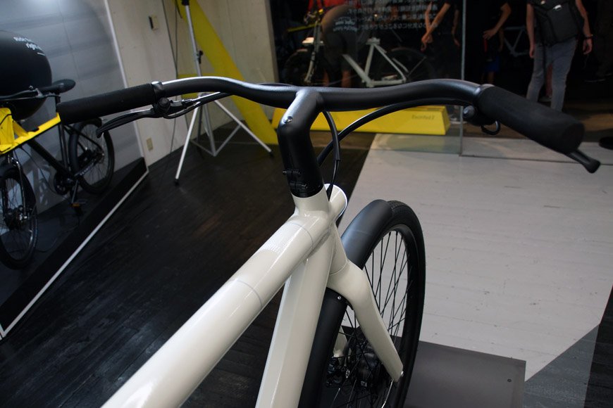 とてもシンプルなハンドルまわりで誰でも簡単に扱える