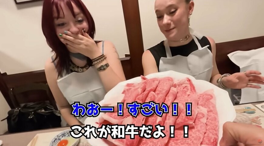 日本で初体験となる和牛のすき焼きが登場