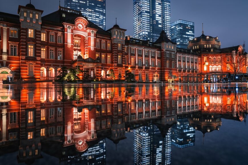 雨上がりの東京駅の夜景