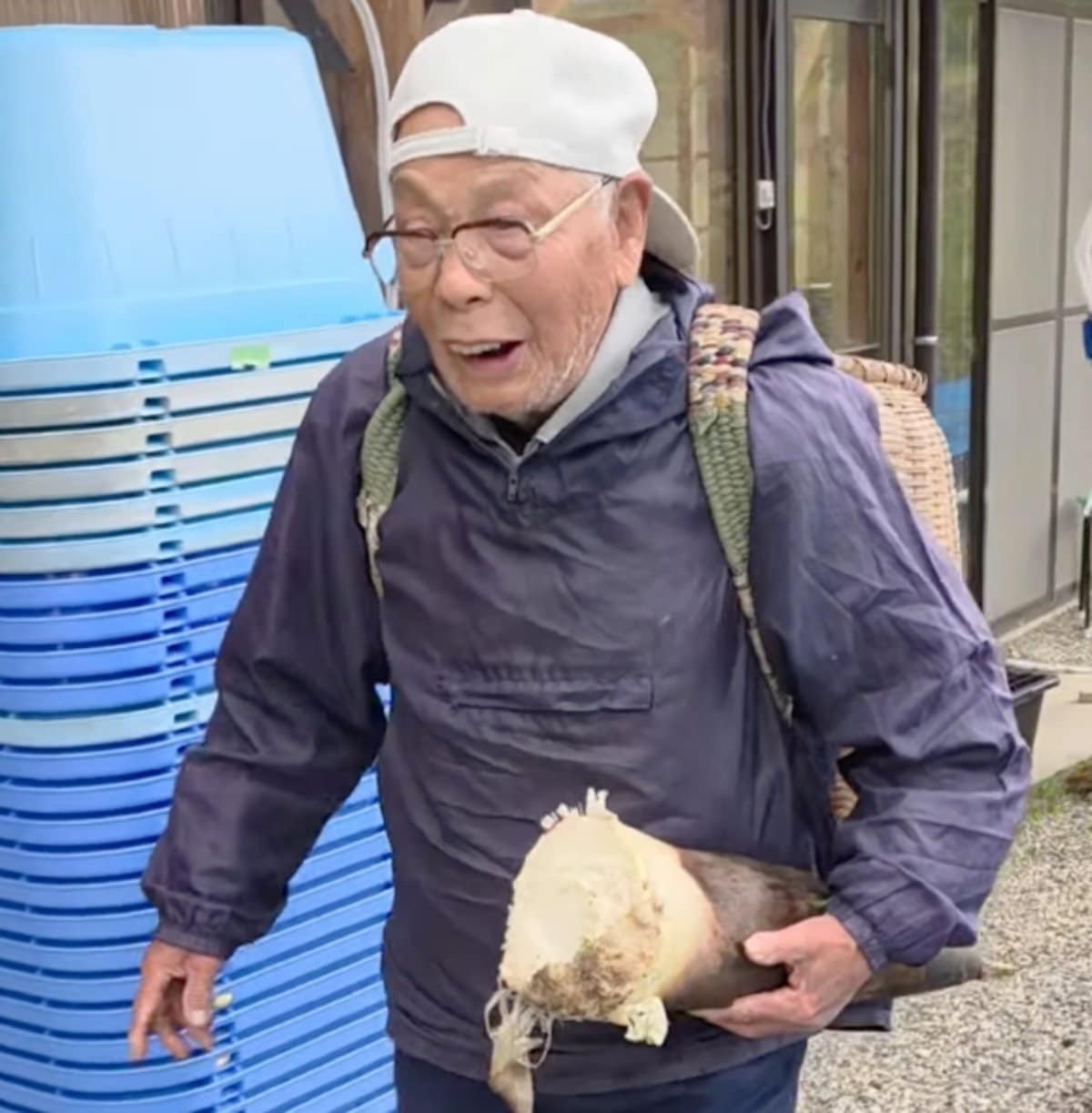 80代夫婦】おじいちゃんが掘ったタケノコでおばあちゃんが作るフル
