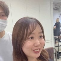 「顔が丸い」と悩む女性がショートで雰囲気ガラリ！「可愛さが増した」など絶賛