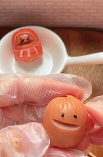 【ダルマ弁当】頑張る息子と旦那へ…ダルマ姿のソーセー人が応援の気持ちを届ける！