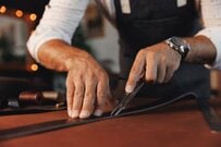 プロの革職人が本気で「アポロチョコケース」を制作　予想外のビジュアルに思わず納得