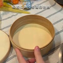 「天才的な詰め方が素晴らしい」妻が旦那に作る【鶏めし弁当】がお店のお弁当みたいと話題