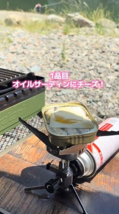 1品目のオイルサーディンにチーズ