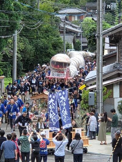大蛇が近づいてくる様子