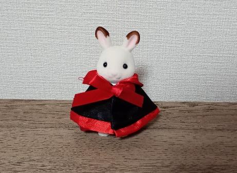 筆者撮影（セリア、ハロウィンぬいぐるみコスチューム 襟付きマント）