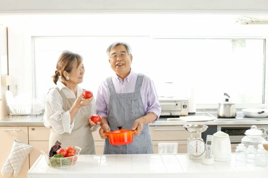 【65歳以上の夫婦】「貯蓄額」の平均・中央値はいくら？2019年～2024年で「平均貯蓄額」はどれくらい増えたのか