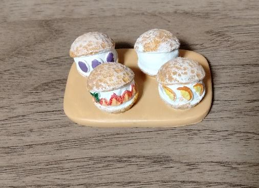 出所：筆者撮影（キャンドゥ、インテリアマグネット スイーツパン）