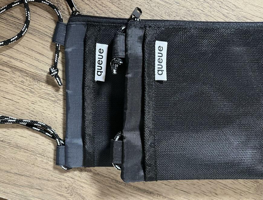 セリア、サコッシュ 縦型チェック約12.5×19cm画像