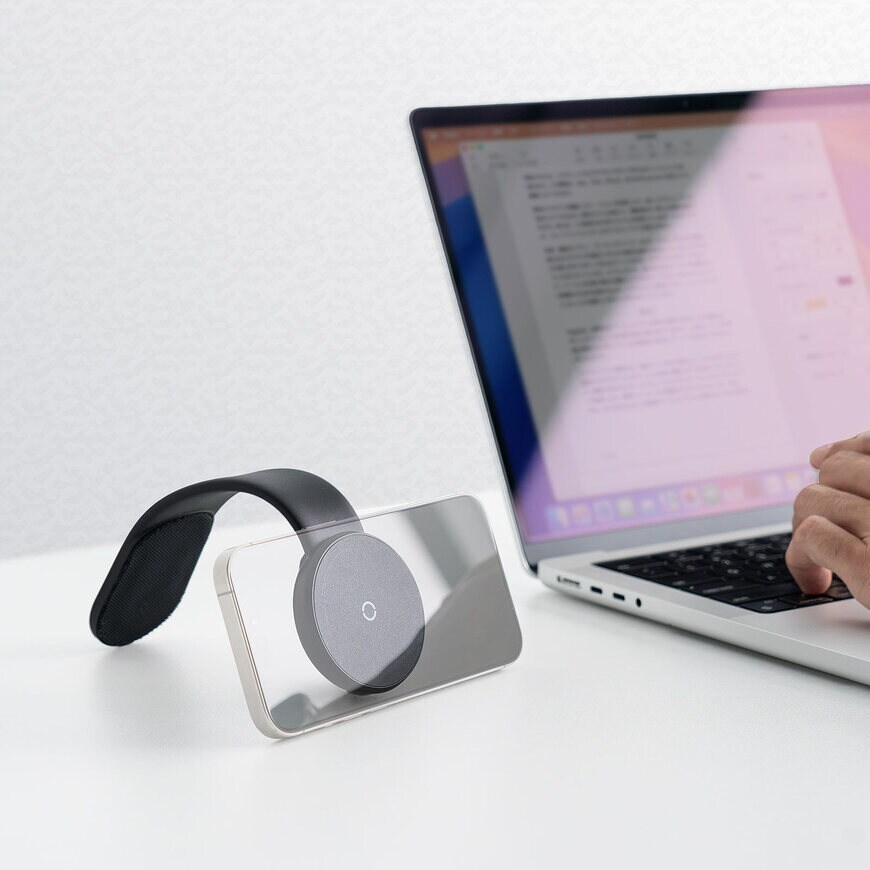 出所:サンワサプライ株式会社 車載スマホホルダー 200-CAR121