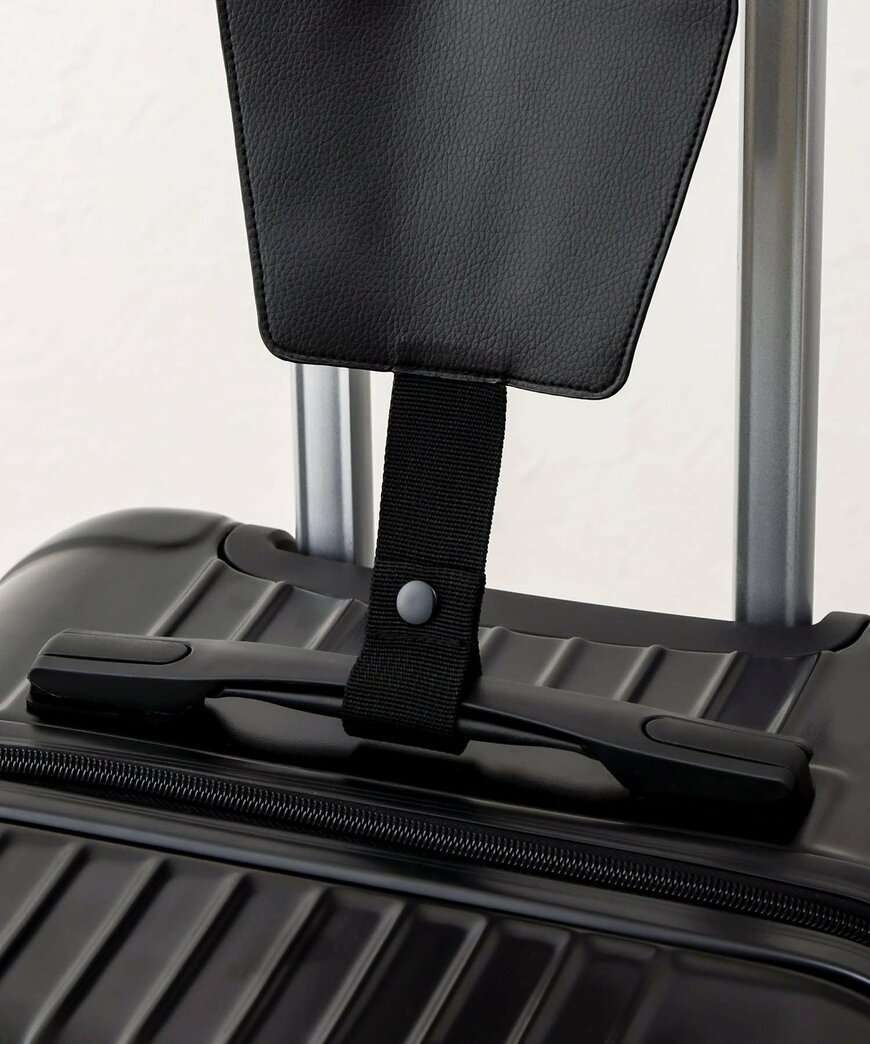 出所：3COINS公式　《ずり落ち防止に！》キャリーケースバンド