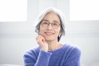 【65歳以上のおひとりさま世帯】ひと月の「生活費」は14万9286円で毎月「約3万円」の赤字に…年金「国民年金・厚生年金」は月額いくらもらってる？？