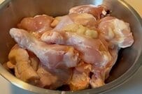 【夕食の残りを賢く】夫に作るハーブチキンとプルコギの「サンドイッチ弁当」　詰め詰めのビジュアルに「おしゃれすぎ」